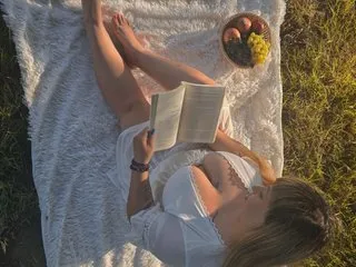 LoisLayne – webcam model profile photo Image 3