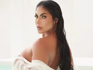 HeidyWillms – webcam model profile photo Image 3