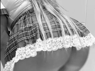 Blondebaddie22 webcam show