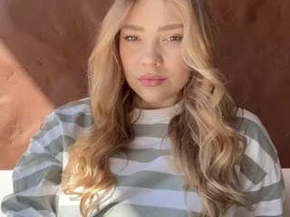 CarleeVelvet – webcam model profile photo Image 2