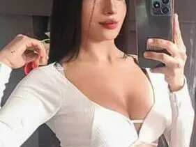 EMYCLARK – webcam model profile photo