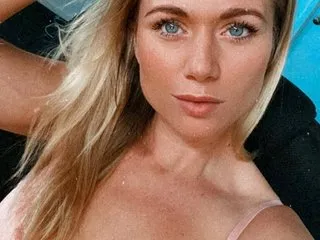 Wildfruit – webcam model profile photo Image 6