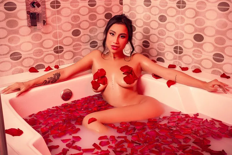 akamilasweetcm101 – webcam model profile photo Image 2