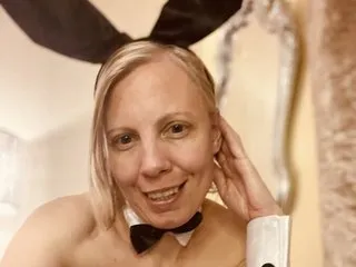 AlizaBea webcam show Image 3