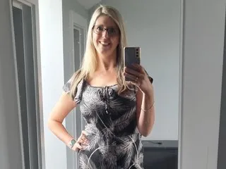 hugeboobiesxxx webcam show Image 4