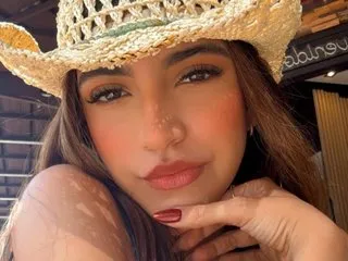 LauCamila – webcam model profile photo Image 11