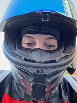 SexyMona – webcam model profile photo Image 3