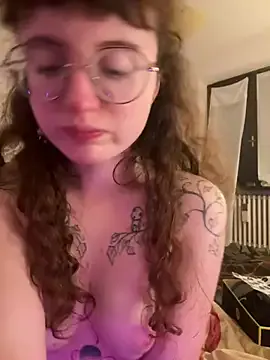 CarleeVelvet – webcam model profile photo Image 2