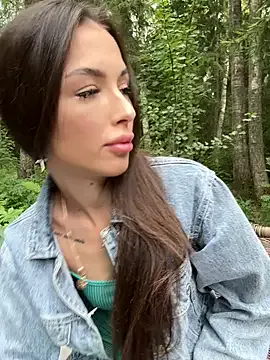 LauCamila – webcam model profile photo Image 10