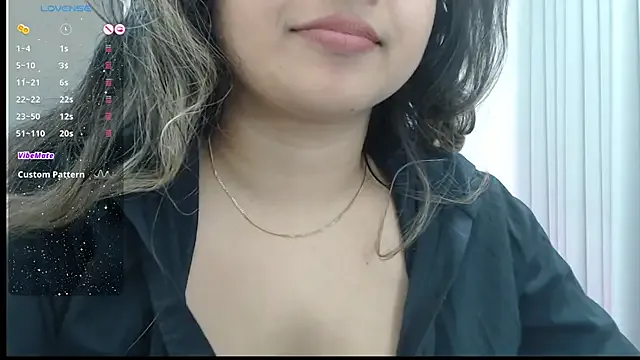 charlotte_blossom – webcam model profile photo Image 2