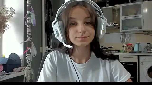 AmiiraSkky – webcam model profile photo Image 3