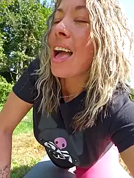 akamilasweetcm101 – webcam model profile photo Image 12