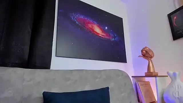 AmelieEdwards – webcam model profile photo Image 3