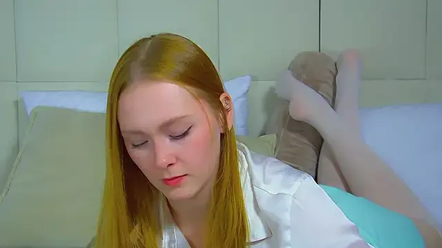 Lucybrookess – webcam model profile photo Image 3