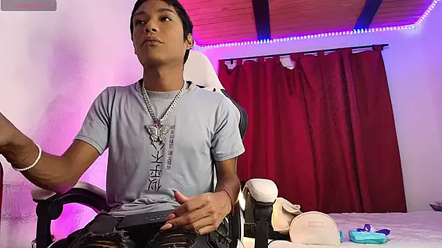 kanath – webcam model profile photo Image 4