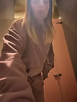 akamilasweetcm101 – webcam model profile photo Image 11