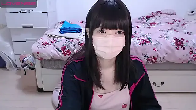 LT-333 – webcam model profile photo Image 10