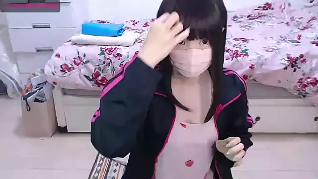 LT-333 – webcam model profile photo Image 11