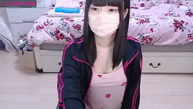 LT-333 – webcam model profile photo Image 17