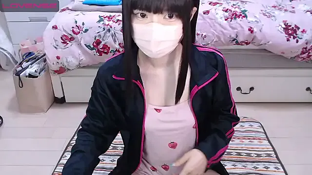 LT-333 – webcam model profile photo Image 2