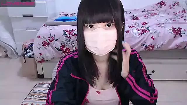 LT-333 – webcam model profile photo Image 3