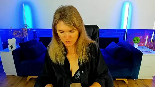 akamilasweetcm101 – webcam model profile photo Image 14