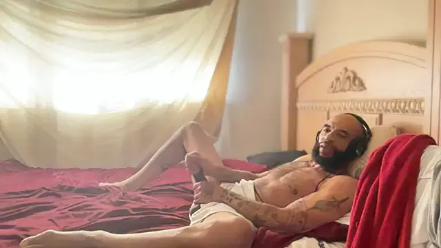 MiaColliings – webcam model profile photo Image 15