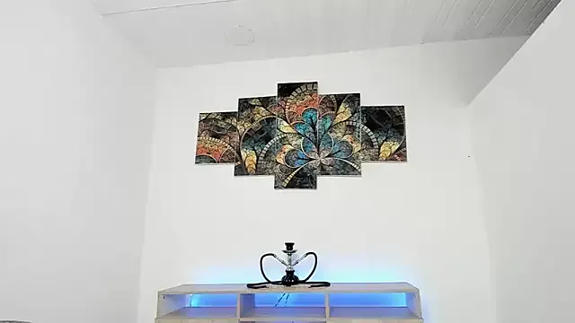 mc-Olivia – webcam model profile photo Image 12