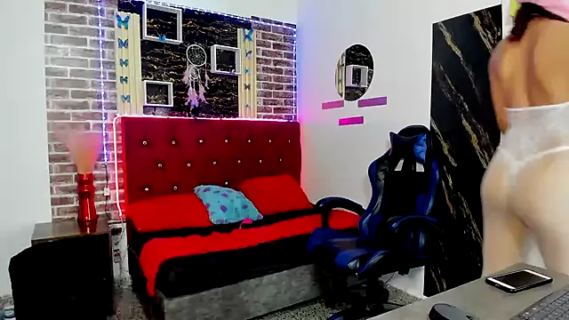 EliTorres – webcam model profile photo Image 2