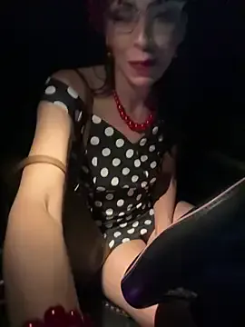 PrincessPlee – webcam model profile photo Image 4