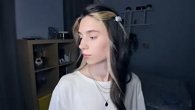 akamilasweetcm101 – webcam model profile photo Image 2