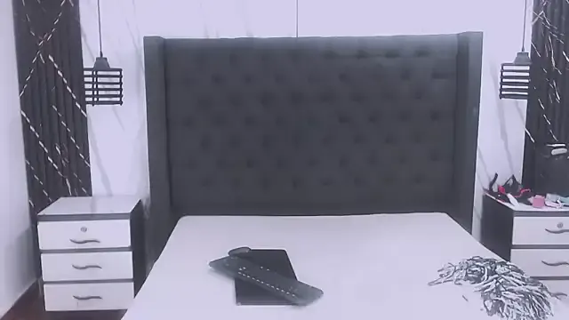 Red_Lola – webcam model profile photo Image 12