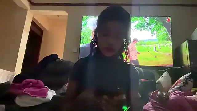 realreinaperez111 – webcam model profile photo Image 4