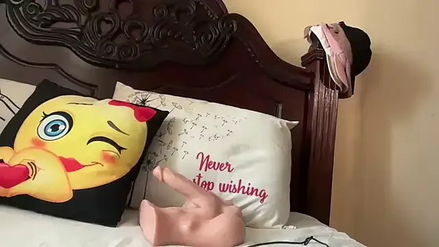 realreinaperez111 – webcam model profile photo Image 6