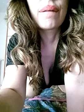 akamilasweetcm101 – webcam model profile photo Image 3