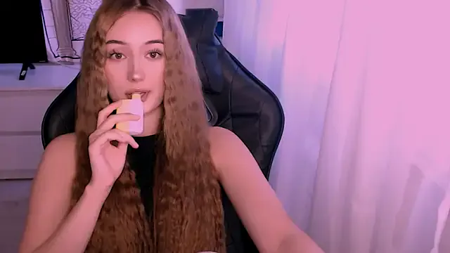 akamilasweetcm101 – webcam model profile photo Image 9