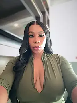 AfricanQueenxx25 – webcam model profile photo Image 3