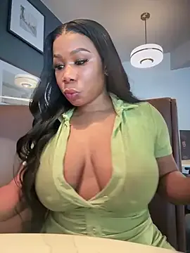 AfricanQueenxx25 – webcam model profile photo Image 6