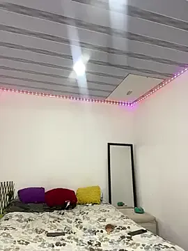 ThaniaHill – webcam model profile photo Image 10