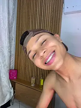 LisaPearly webcam show Image 7