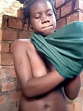 HugeBoobsAlice – webcam model profile photo Image 11