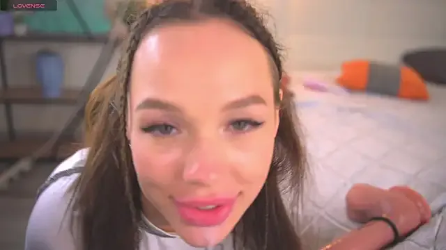 MariaRomanovich – webcam model profile photo Image 3