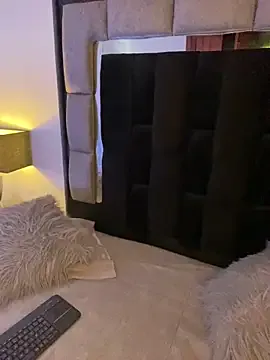 Issy_PrincesUK webcam show Image 19