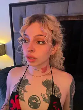 Issy_PrincesUK webcam show Image 3