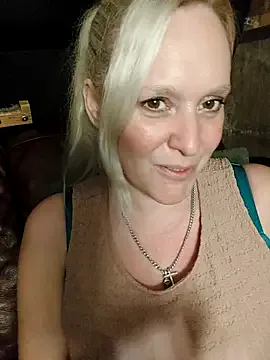 akamilasweetcm101 – webcam model profile photo Image 18