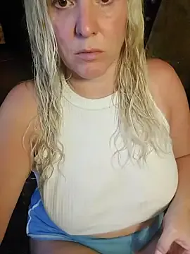 akamilasweetcm101 – webcam model profile photo Image 4