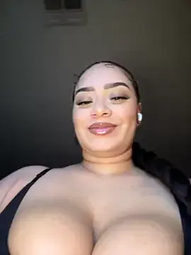 KinkyCorina – webcam model profile photo Image 6