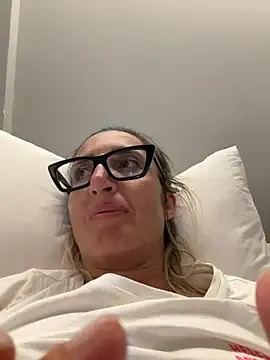 Issy_PrincesUK webcam show Image 3