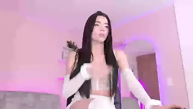 LauCamila – webcam model profile photo Image 9