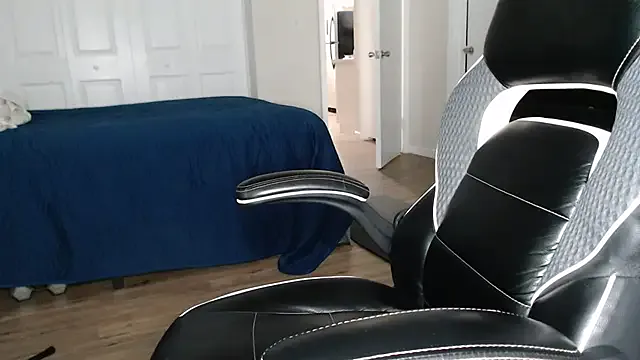 LittleMissEeve – webcam model profile photo Image 17